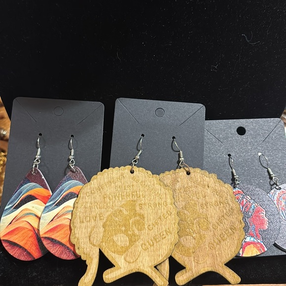 Three pairs wooden earrings - Picture 1 of 6